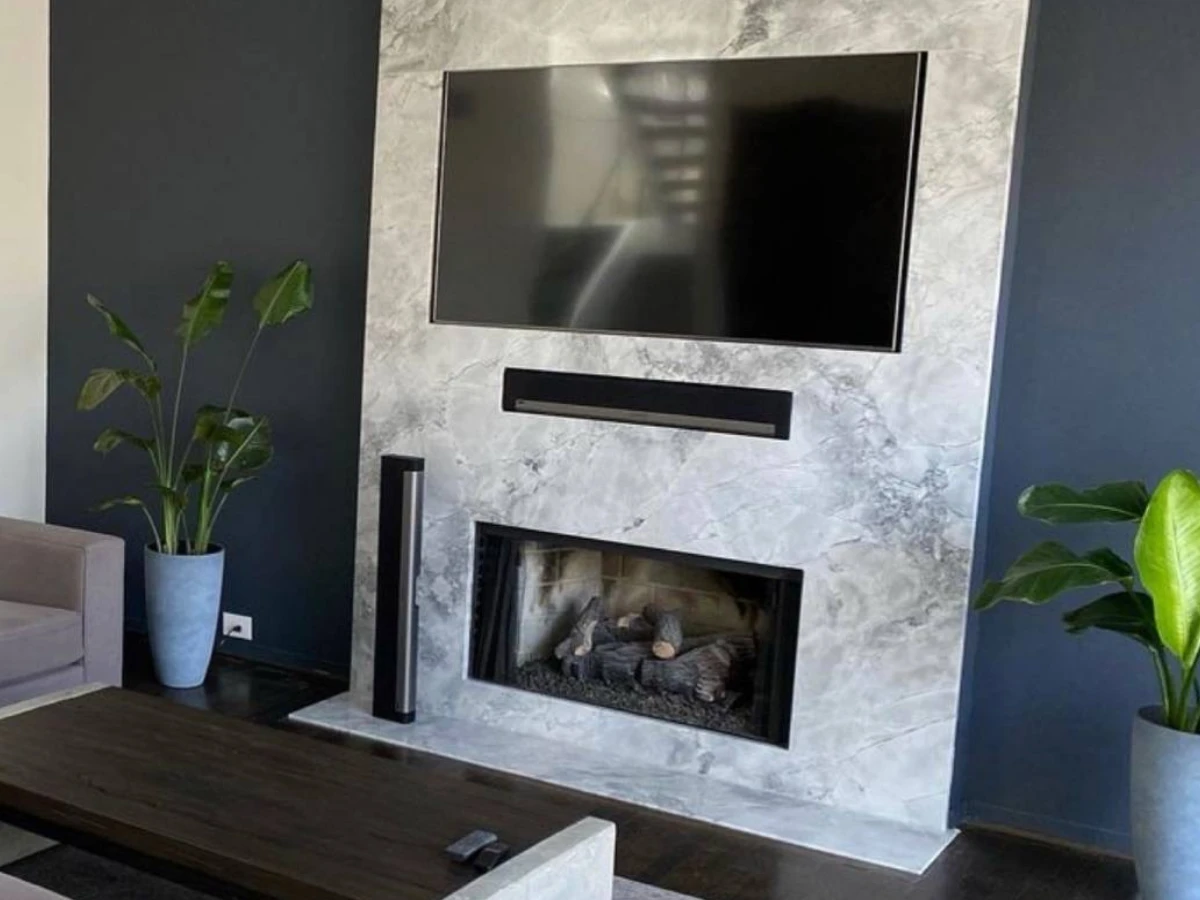 Fireplace remodelling: Dunlop St., Barrie
